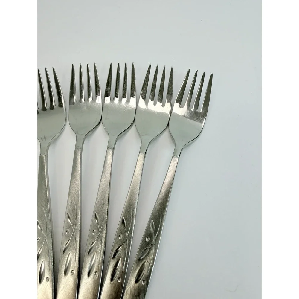 Lot of 8 Oneida Will O' Wisp Cube Stainless Salad Forks 6 3/4